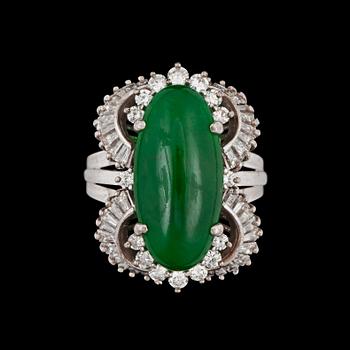 888. RING med cabochonslipad jade samt olikslipade diamanter totalt ca 1.00 ct.