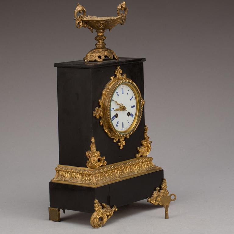 BORDSPENDYL, oscariansk, 1800-talets slut.