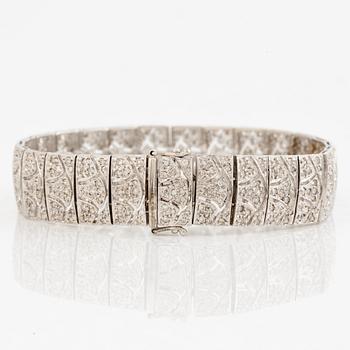 Bracelet, 18K white gold and brilliant-cut diamonds.