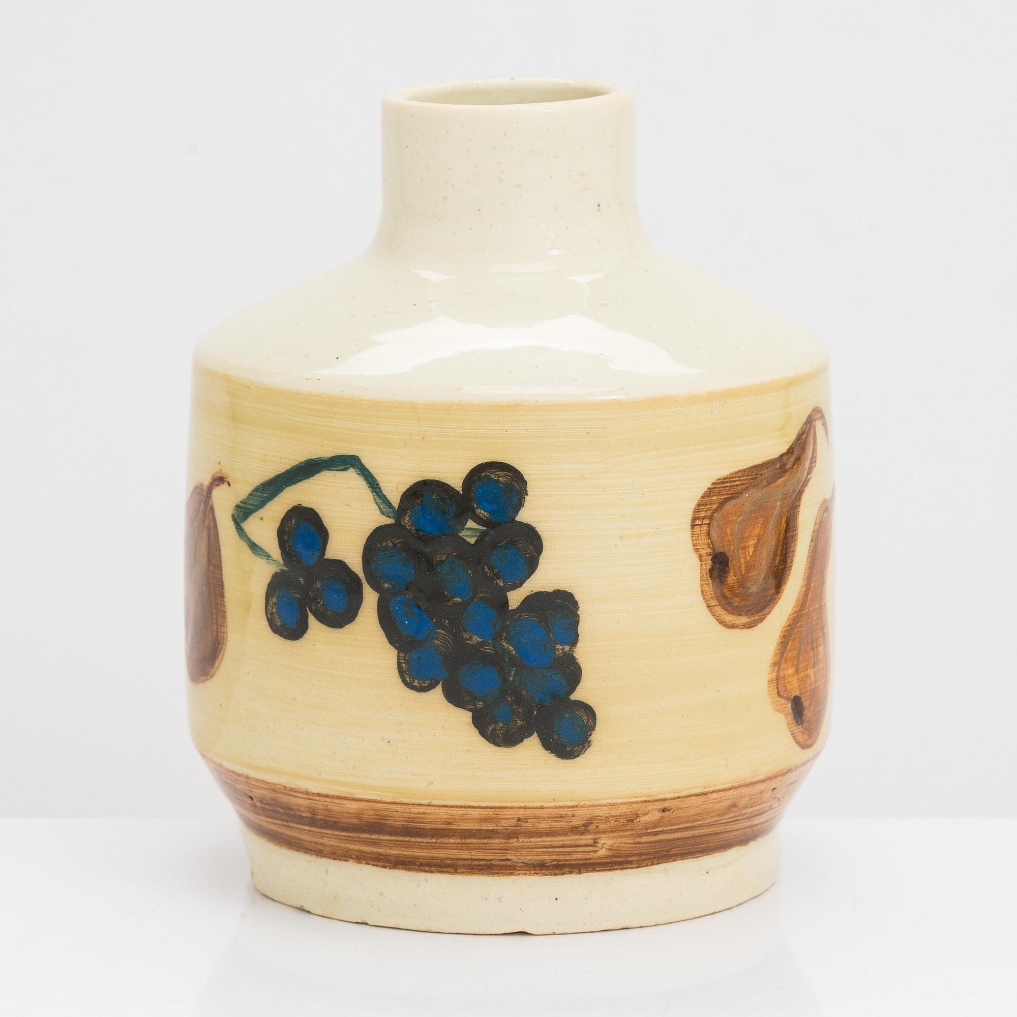 Gerda Thesleff, a ceramic vase, signed GT.