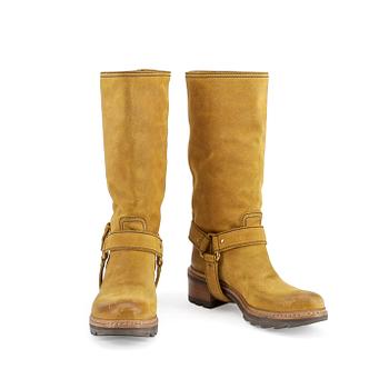 352. PRADA, a pair of boots. Size 36.