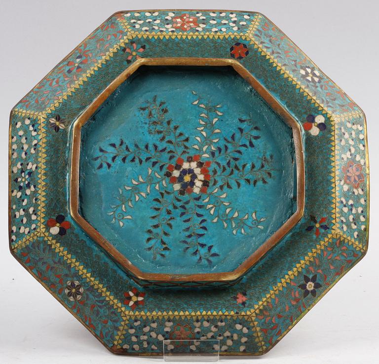 FAT. Cloisonné. Orientaliskt.