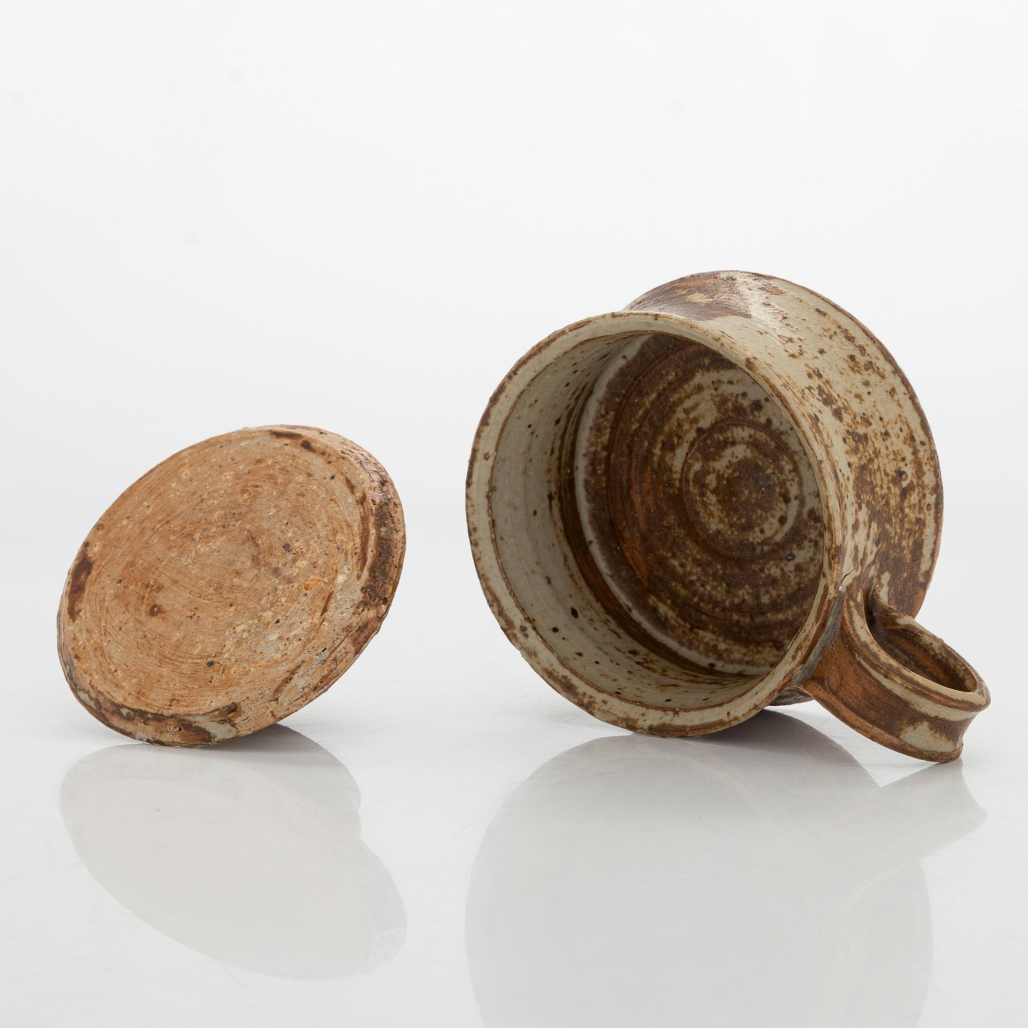 Kyllikki Salmenhaara, Mug with lid, stoneware, signed KS Arabia.