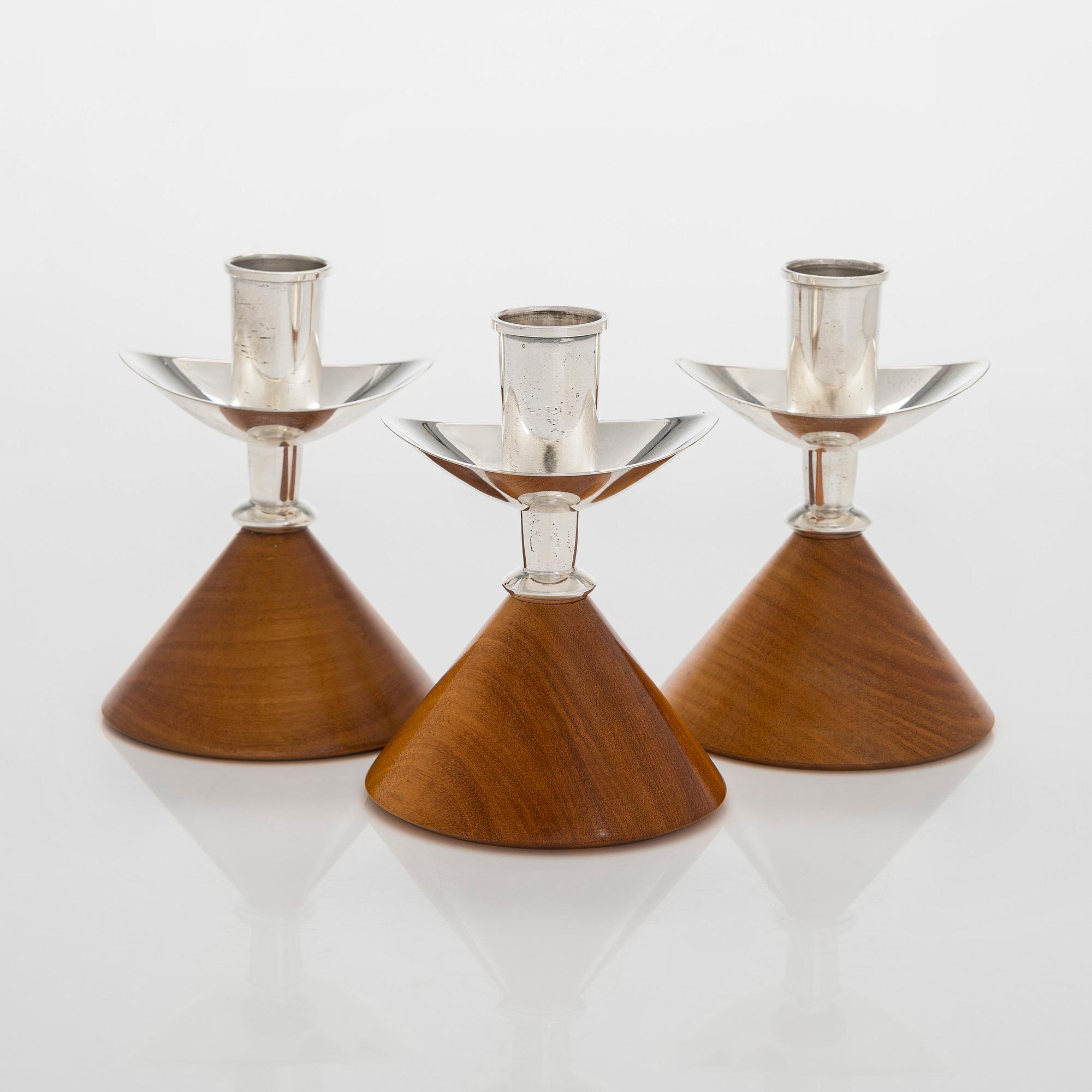 Anna-Greta Eker, ljusstakar, 3 st, silver och mahogny, Auran Kultaseppä, Åbo 1961-64.