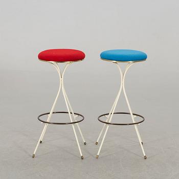 A 1950's bar and two bar stools.