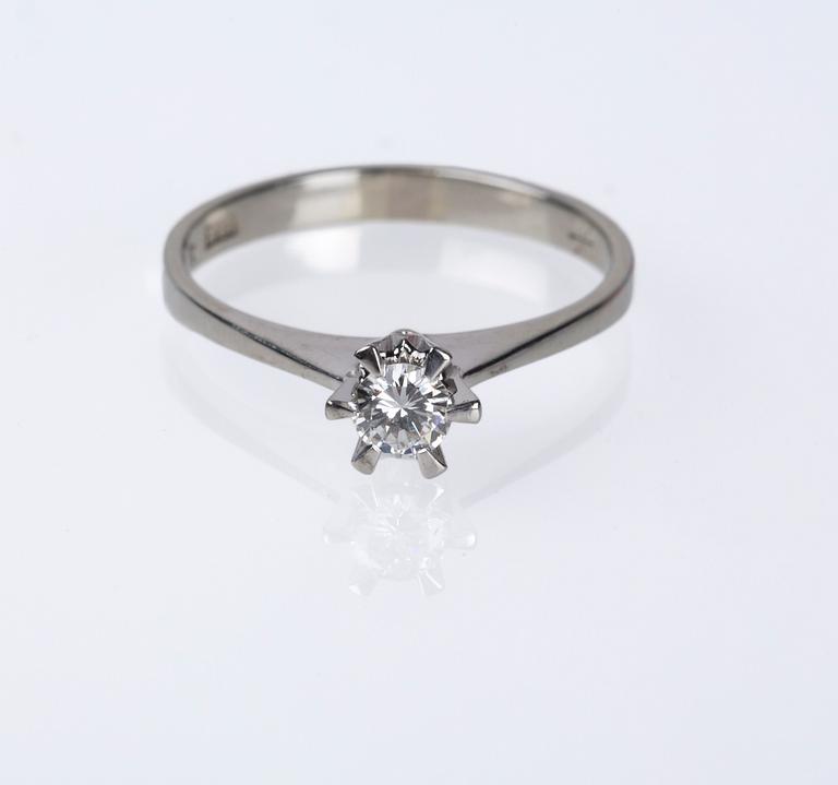 RING, 18K vitguld med briljatslipad diamant, ca 0.20 ct.