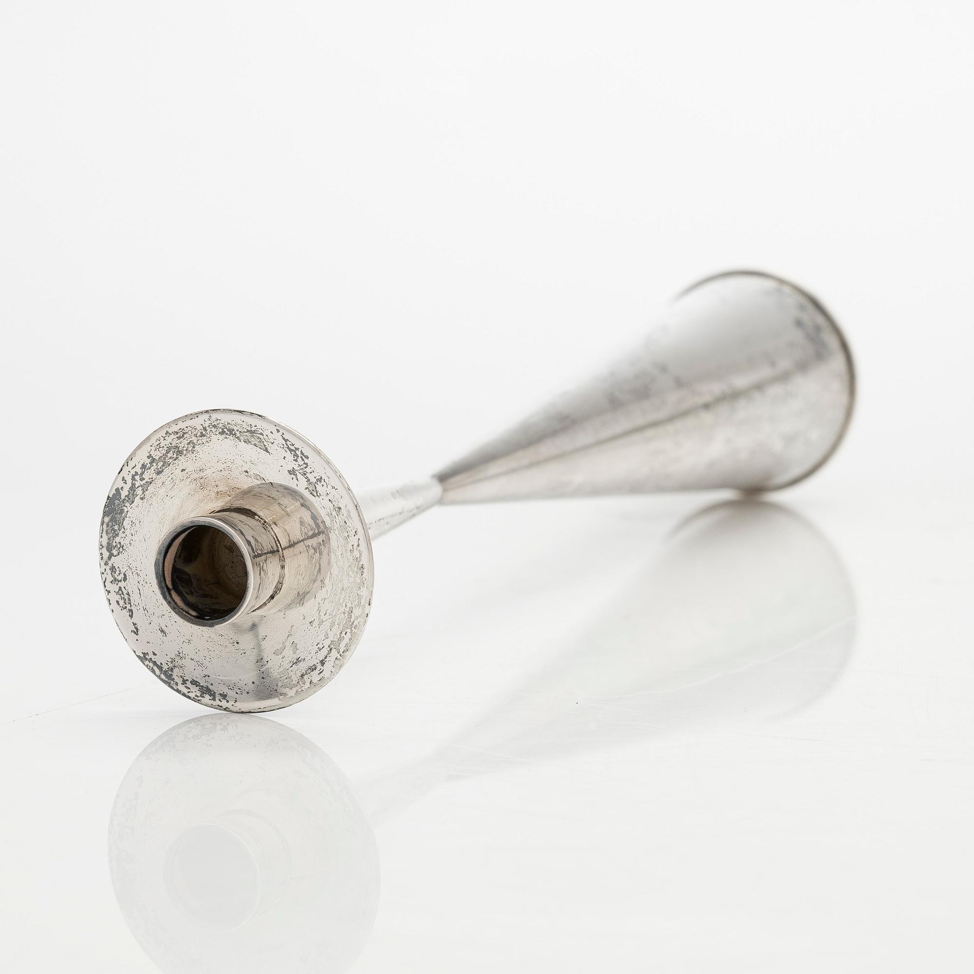 Tapio Wirkkala, kynttilänjalka, hopeaa, TW 189, Kultakeskus 1962.