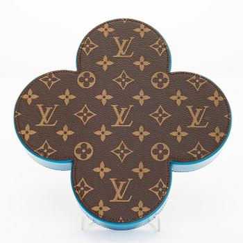 Louis Vuitton, fodrad skål, "Monogram Flower Trinket Bowl", i originalförpackning.