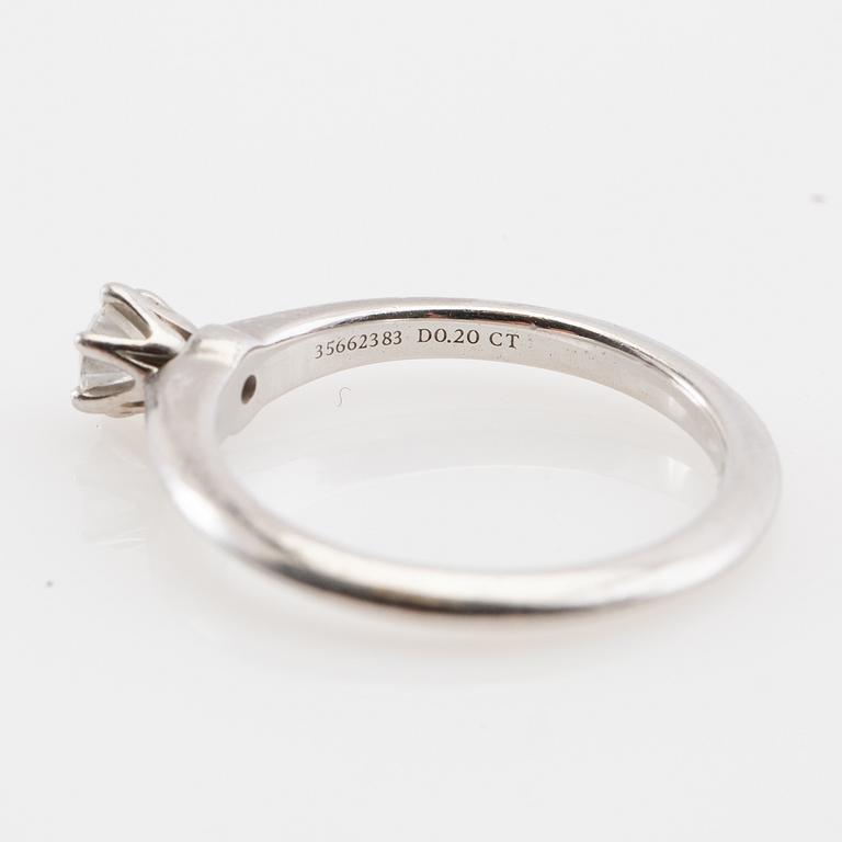Tiffany & Co, ring, solitär, platina med briljantslipad diamant.