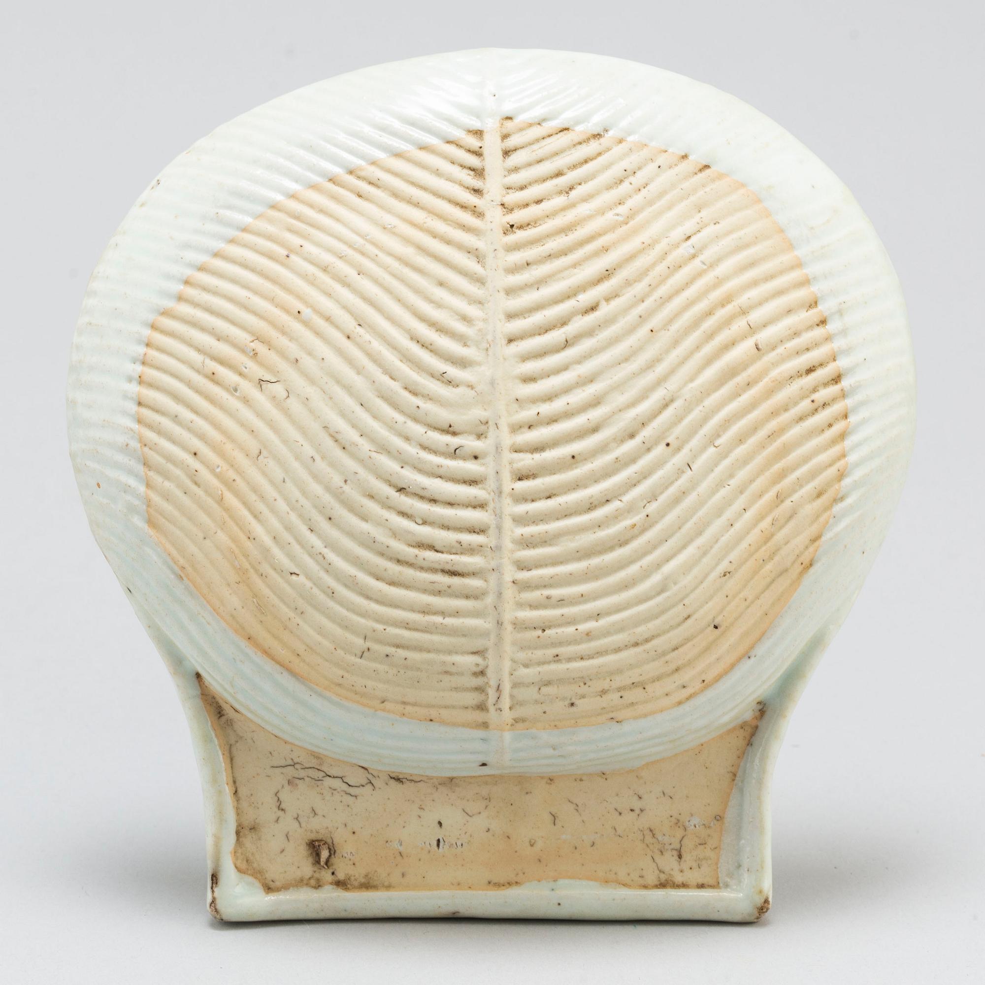 An export butter dish, Qing dynasty, early 18th century.