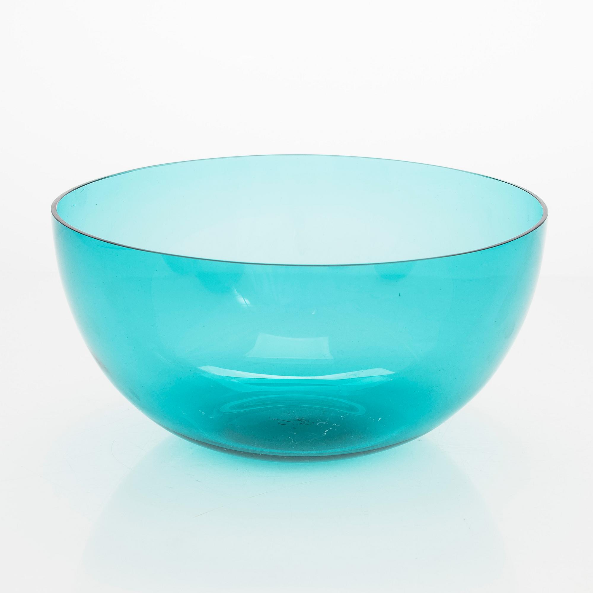 Kaj Franck, a serving bowl '1329' and a 12-piece set of dessert bowls model '1340', Nuutajärvi, Notsjö.
