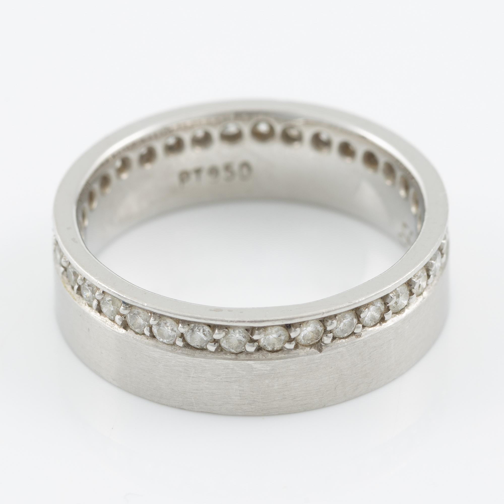 Ring, platinum with smaller brilliant-cut diamonds.