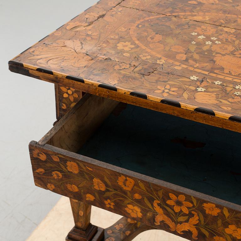 A LATE BAROQUE DUTCH CENTER TABLE, 18TH CENTURY.