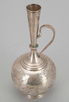 VODKAKARAFF, silver, Ryssland, sekelskiftet 1800/1900-tal. Tot vikt ca 508 g.