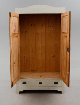 KLÄDSKÅP, 1900-talets början.