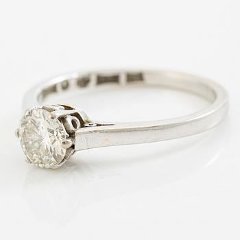 Ring 18K vitguld med en rund briljantslipad diamant.