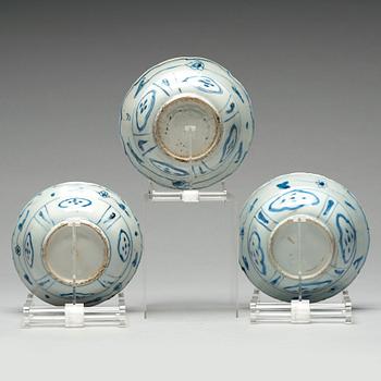 Three blue and white kraak bowls, Ming dynasty, Wanli (1523-35).