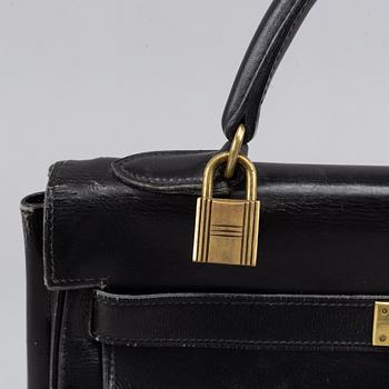Hermès, a black leather 'Kelly' handbag.