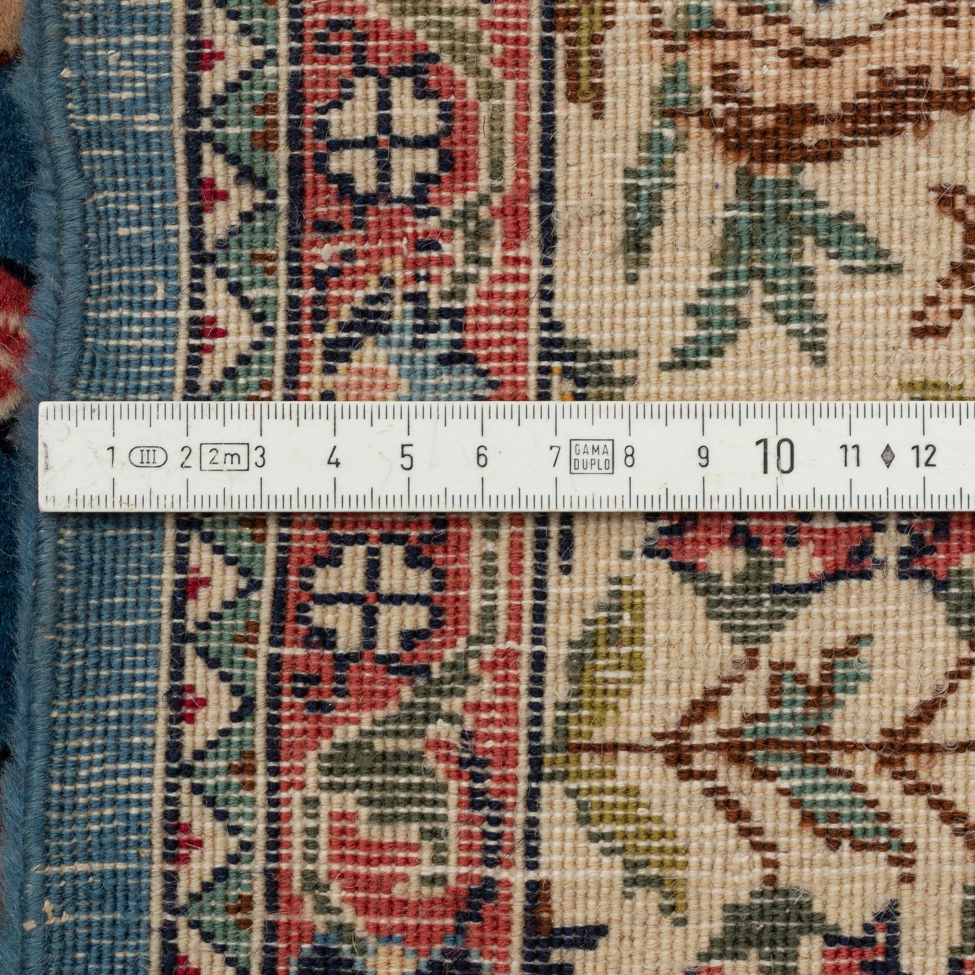 An oriental carpet, circa 274 x 186 cm.