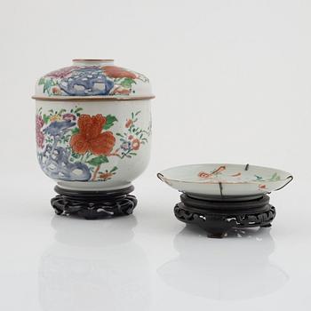 A Chinese porcelain jar with cover and a dish, Qingdynasty, 19th century/late 20th century.