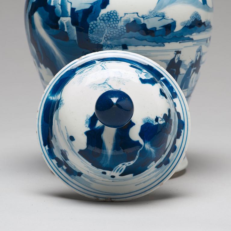 A blue and white jar, Qingdynasty, Kangxi (1662-1722).