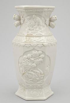 VAS, blanc de chine. Kina, 1900-tal.