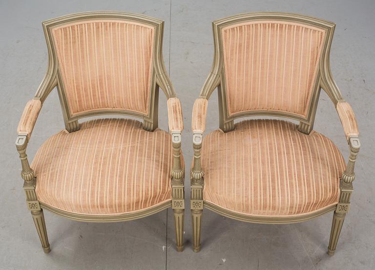 KARMSTOLAR, ett par, gustaviansk stil. 1900-tal.
