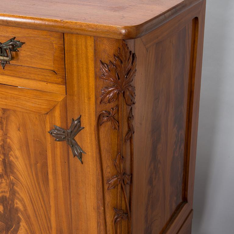 Karl Tirén, Senkki, A.B Naeslunds Möbelfabrik, Uumaja, n. 1901. Jugend.