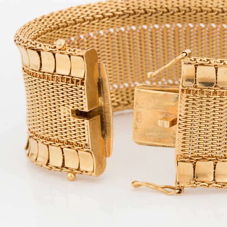 ARMBAND, 18K guld, vävt mönster med rektangulära guldplattor på kanterna.