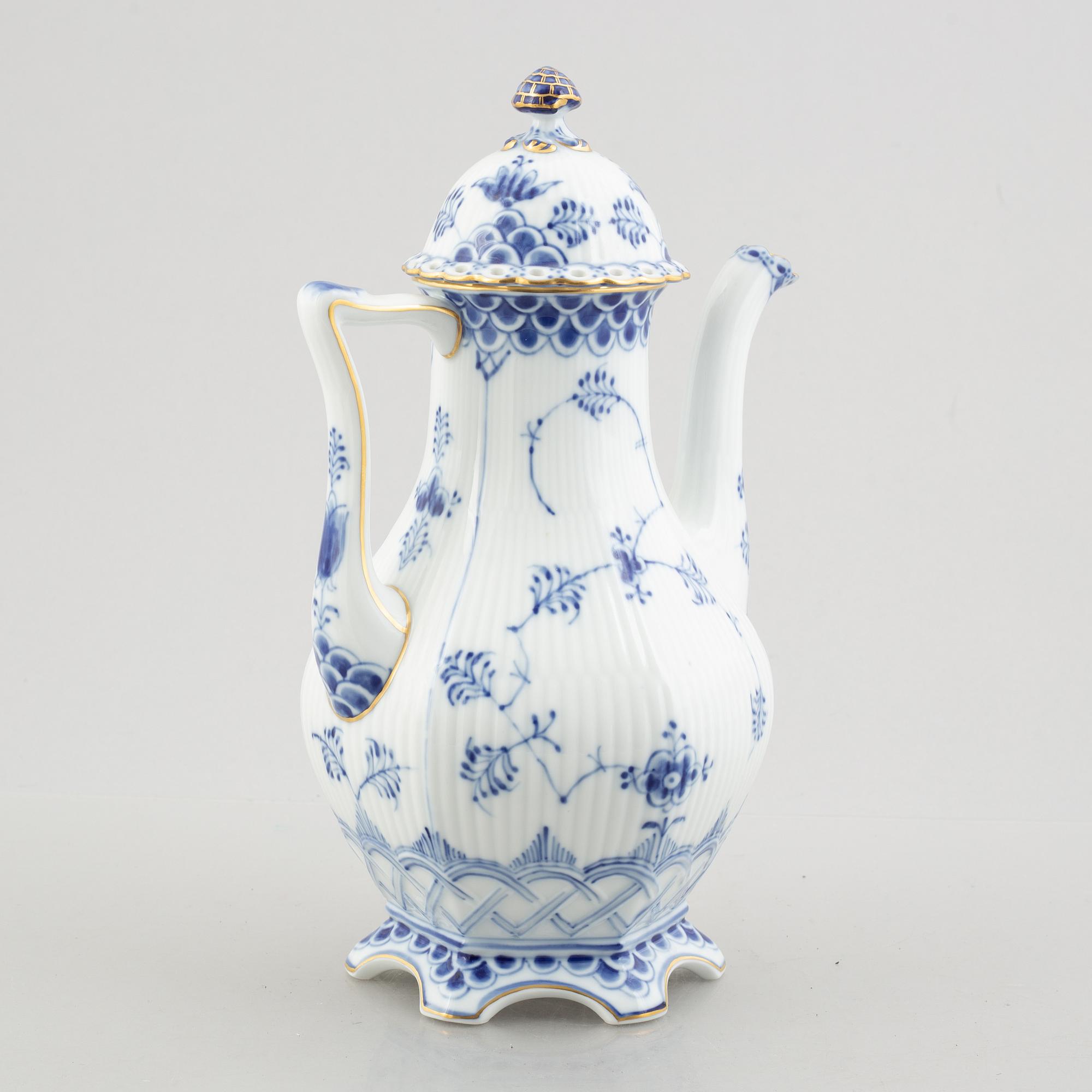 A 'Blue Fluted Full Lace' / 'Musselmalet' porcelain Coffee Pot, Royal Copenhagen, model 1202, 1961.