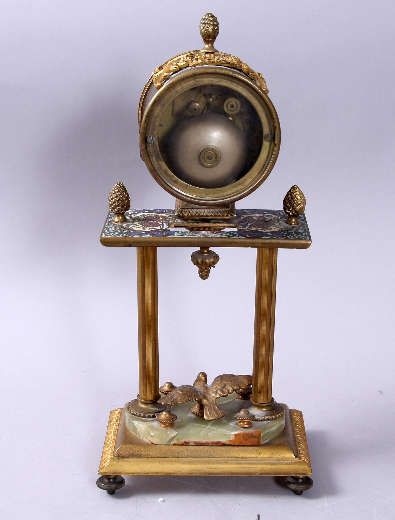 BORDSPENDYL, Louis XVI-stil, 1900-talets första hälft.