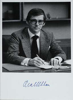 POLITIKERAUTOGRAFER, 35 st, bla Tage och Aina Erlander, Ola Ullsten, Ingvar Carlsson, Fredrik Reinfeldt, Carl Bildt.