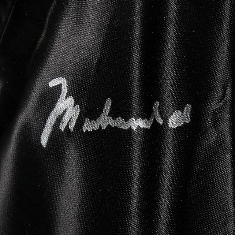 SHORTS, signerade av Muhammad Ali. Framställda i 1000 numrerade och signerade exemplar. 1990-tal.
