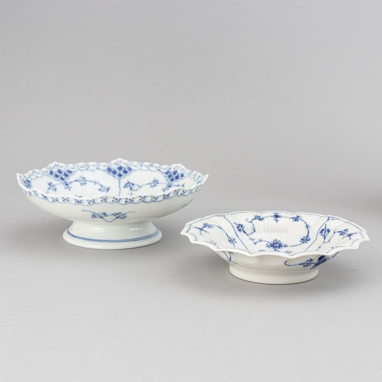 Royal Copenhagen, a part 'Musselmalet' coffee and tea service, Denmark (57 pieces).