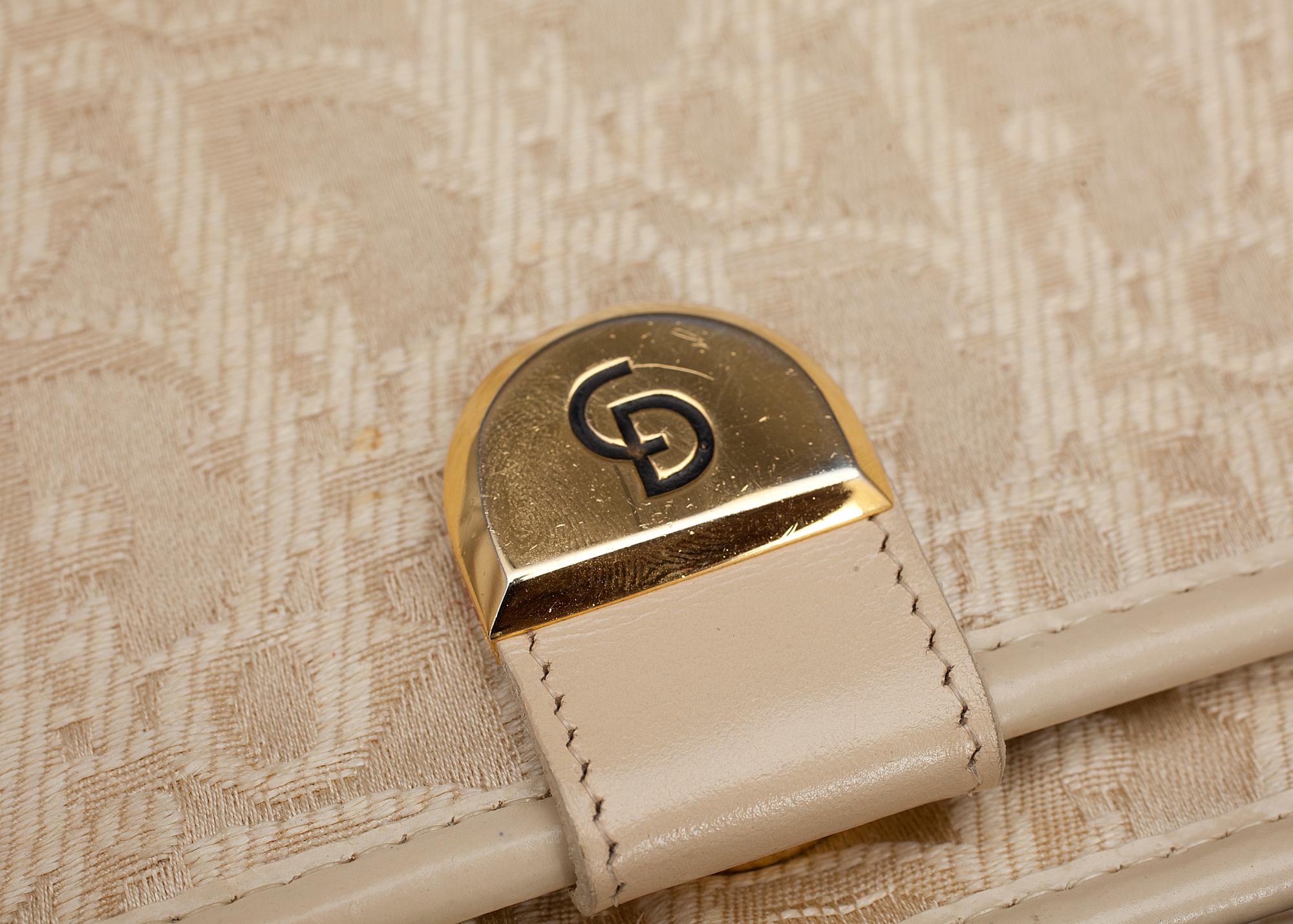 VÄSKA samt SCARF, Dior.