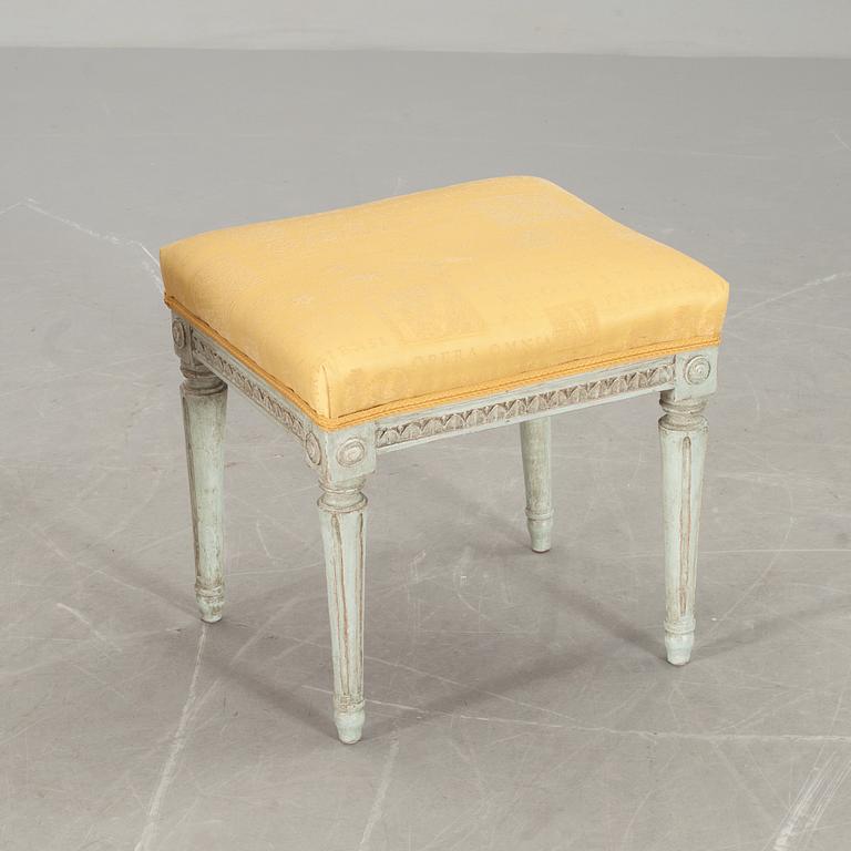 TABURETT, sengustaviansk, sekelskiftet 1700/1800.