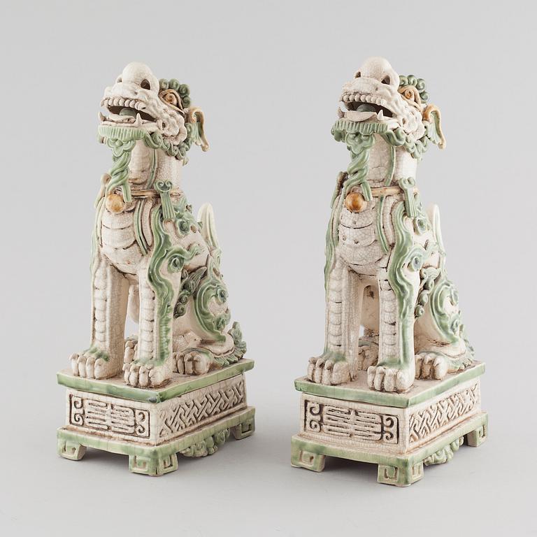 A pair of glazed buddhist lions, 20th century.