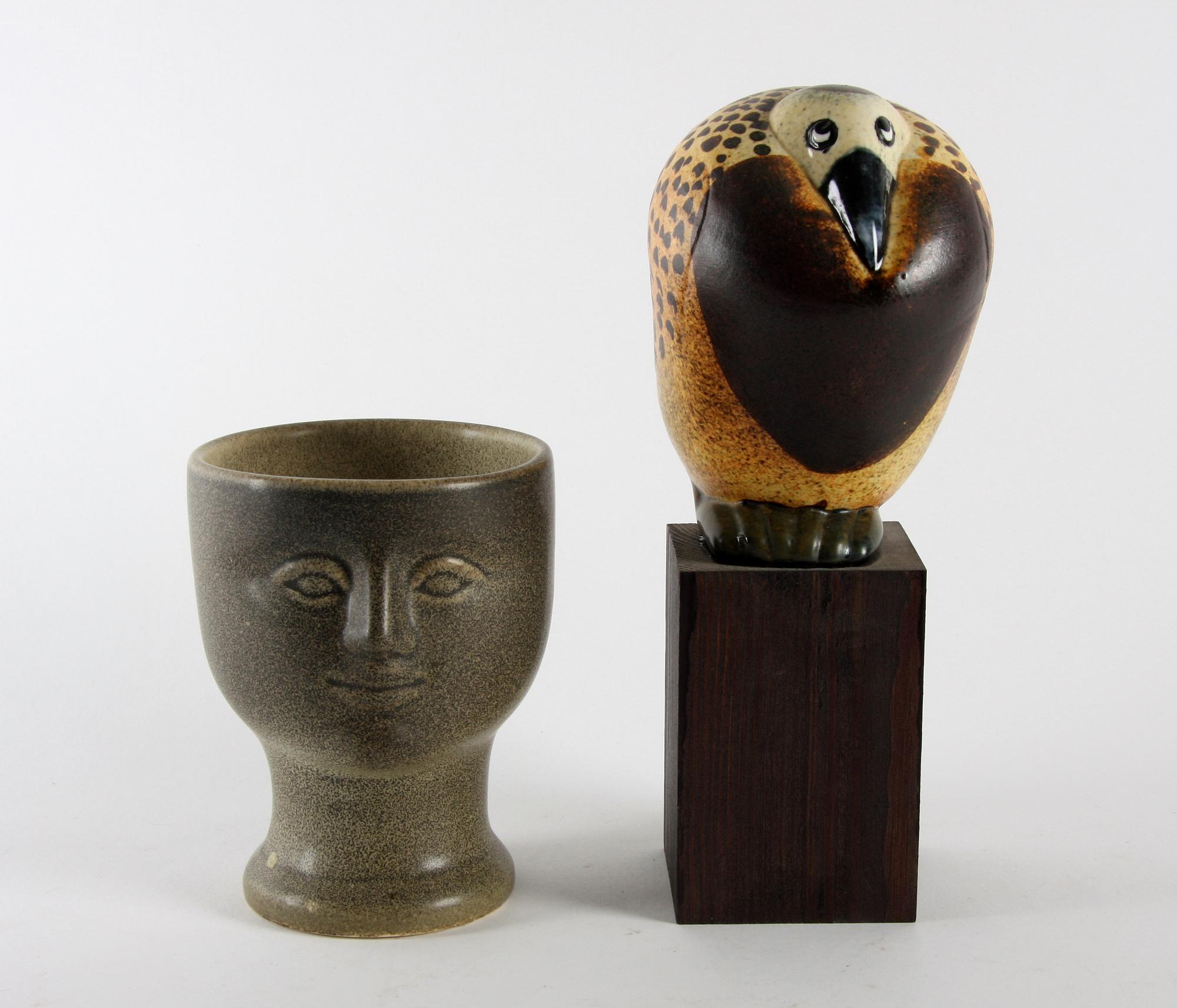 FIGURIN och POKAL, stengods, Lisa Larson, Gustavsberg, sign.