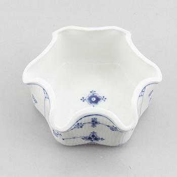 A set with six egg servers, a stand and a salt shaker, "Blue fluted"/"Musselmalet", Royal Copenhagen, part 19th century.