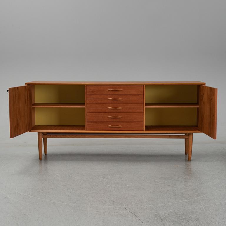 SIDEBOARD, teak, ca 1950-60-tal.
