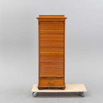 Arkivskåp med jalusi, 1900-talets första hälft.