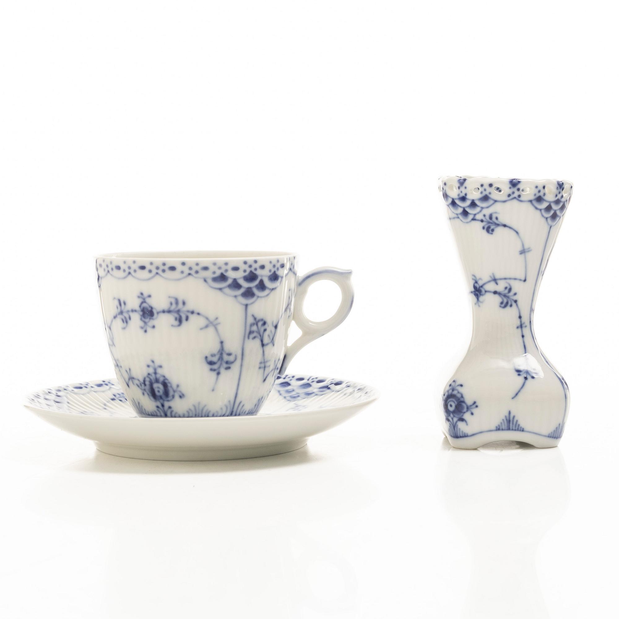 Royal Copenhagen, servis, 37 delar, "Musselmalet Halvblonde".