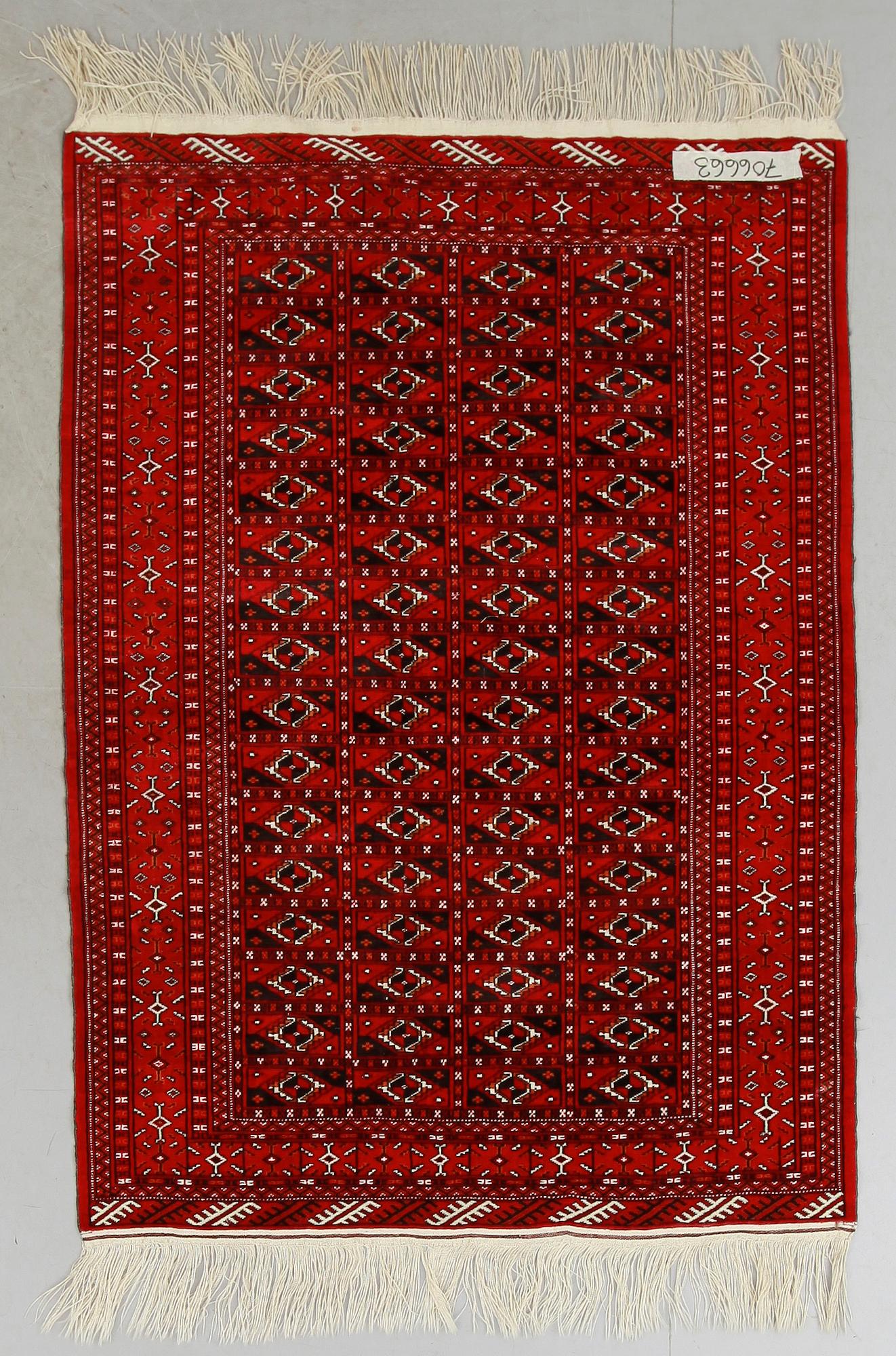 MATTA, orientalisk, ca 191 x 137 cm.