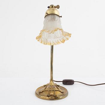 An Art Nouveau table lamp, early 20th Century.