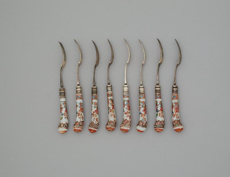 An Export porcelain cutlery set, Qing dynasty, Qianlong (1736-95). (28 pieces).