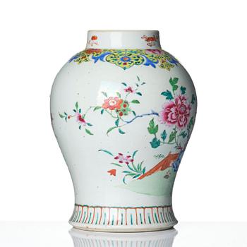 Urna, porslin. Qingdynastin, 1700-tal.