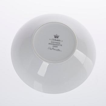 SERVIS, 41 delar porslin. "Christineholm" eller "Marianne Royal Blue", design Sigvard Bernadotte.