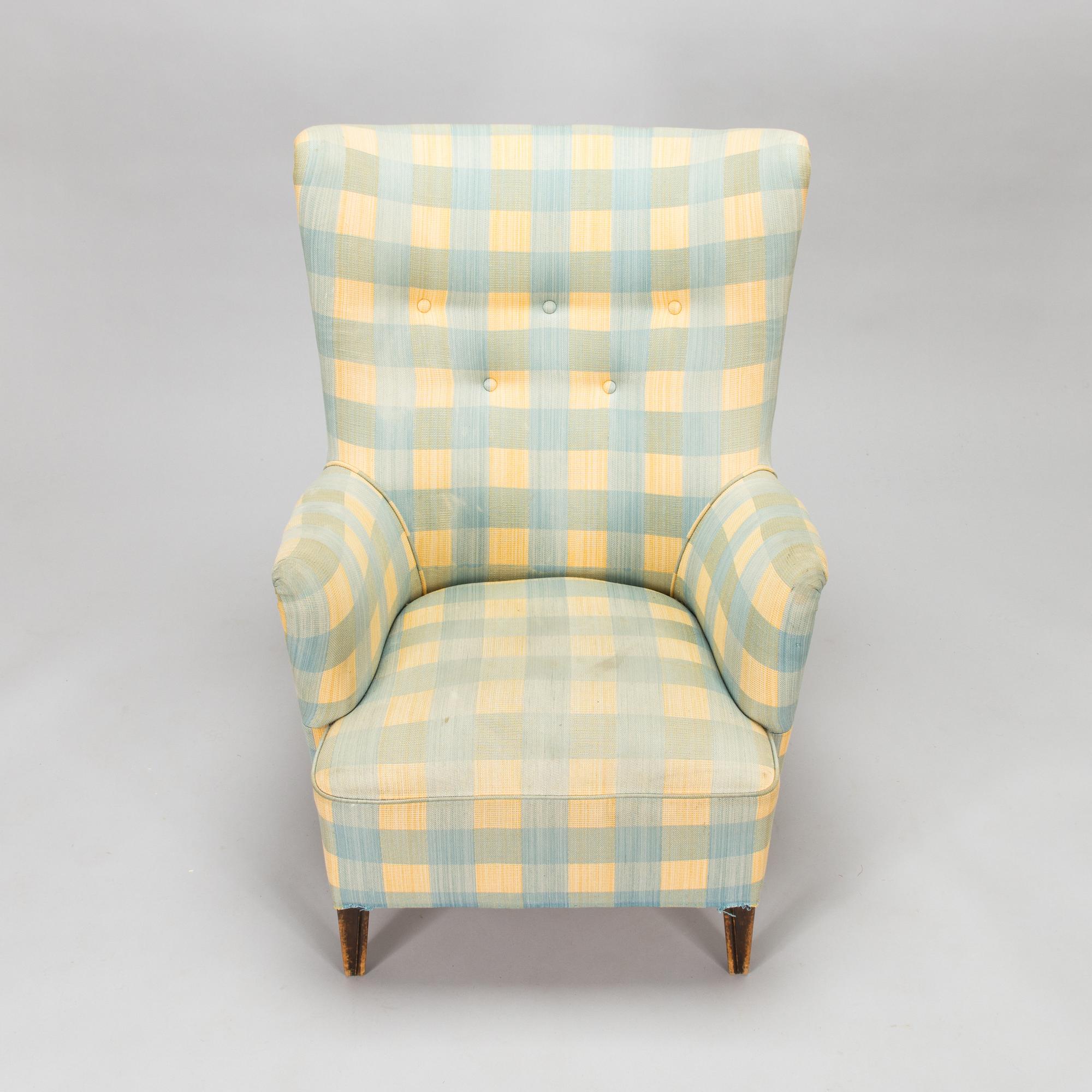 A 1950's arm chair.