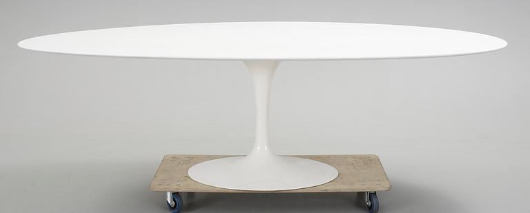 BORD, "Tulip", Eero Saarinen, Knoll International.