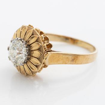 Ring, 14K gold, with an old-cut diamond of approximately 2 ct.